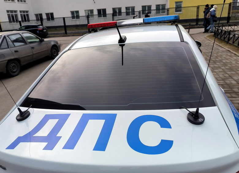 Изображение Автомобиль повис в воздухе после ДТП в Санкт-Петербурге