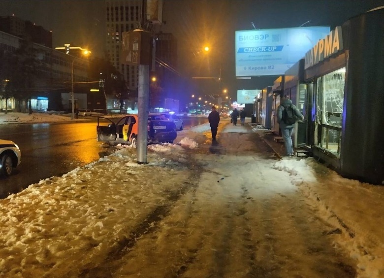 Изображение Пьяный водитель каршеринга снес толпу пешеходов в Новосибирске