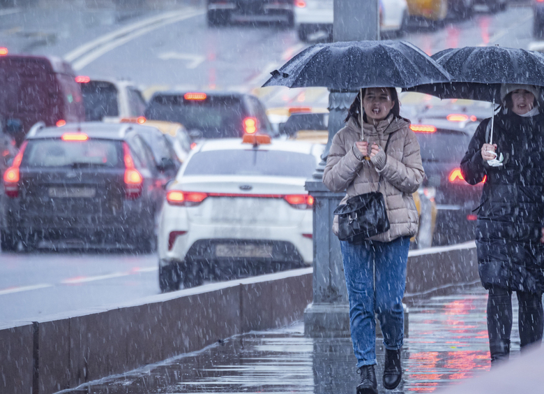 Изображение Дептранс предупредил московских водителей о мокром снеге