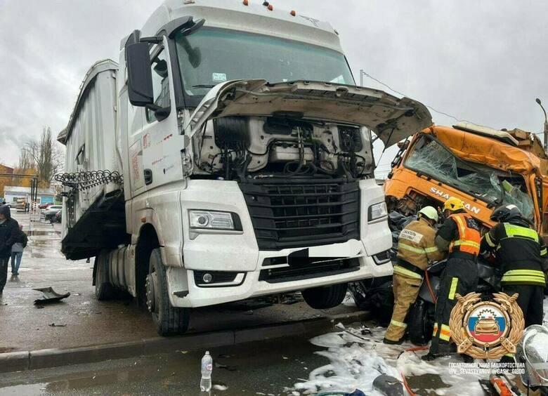 Изображение Грузовик протаранил 11 автомобилей из-за отказа тормозов в Уфе