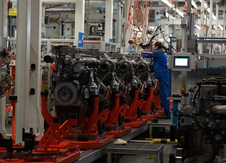 Изображение Производство автомобилей в России упало на 12%
