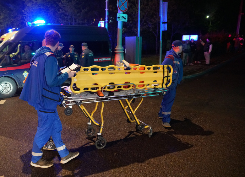 Изображение Пьяный инструктор автошколы снес мотоцикл на светофоре в Москве