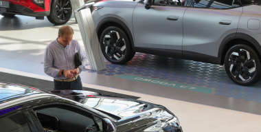 В России призвали продавать машины с сезонными шинами