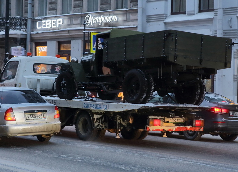 Изображение Со дна озера в Новосибирской области подняли легендарный военный грузовик ЗИС-5