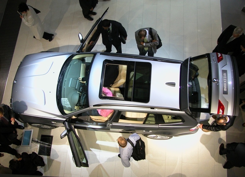 Изображение На автомобилях BMW в России массово взрываются потолочные люки