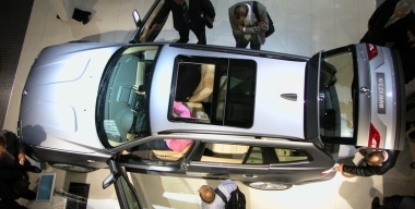 На автомобилях BMW в России массово взрываются потолочные люки