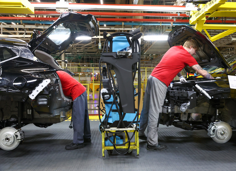 Изображение Ни нашим — ни вашим: почему отечественные авто сегодня априори проигрывают импортным