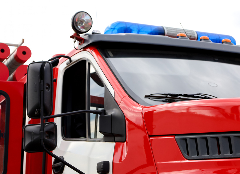 Изображение Крупный пожар уничтожил Peugeot и повредил еще три иномарки в Новосибирске