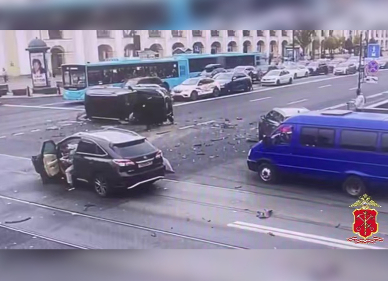 Изображение Массовое ДТП на Невском проспекте парализовало движение в центре Петербурга