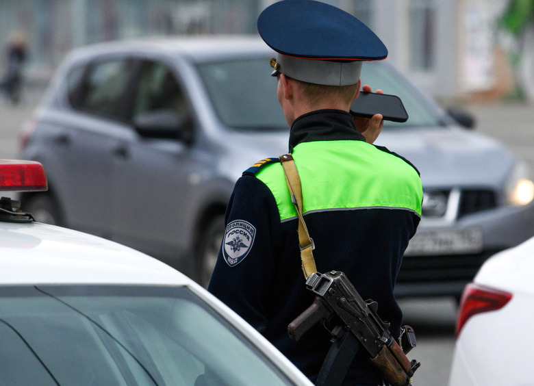 Изображение Пьяный водитель и его подруга напали на автоинспектора ГИБДД в Татарстане