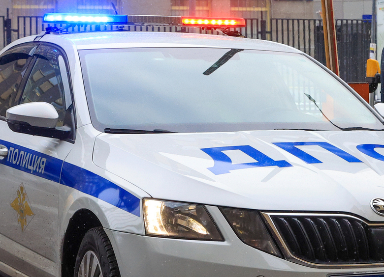 Изображение Металловоз протаранил иномарку у здания правительства Тулы