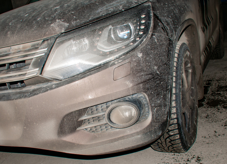 Изображение Водители жалуются на загадочное серое вещество, которое появляется на машинах