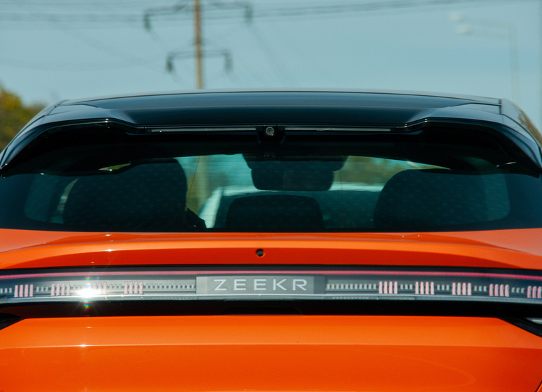 Изображение Москвичка раскритиковала мужа за то, что он подарил ей Zeekr вместо Porsche