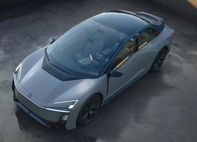 Toyota показала концепт седана Corolla новой генерации