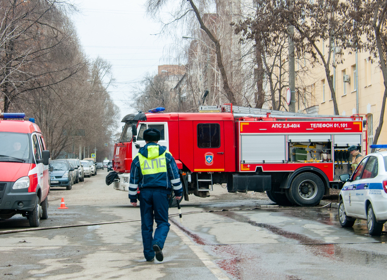 Изображение Прятавший лицо вандал спалил пять автомобилей на парковке в Перми