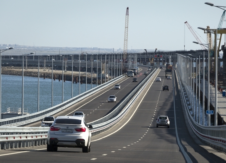 Изображение По Крымскому мосту запретят ездить на электрокарах и гибридах