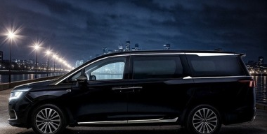 JAC выведет на рынок России первый минивэн RF8