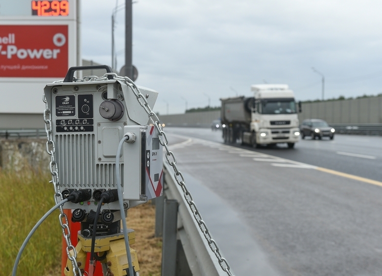 Изображение 30 серебряников: сколько получает оператор дорожной камеры