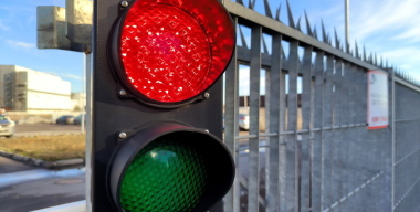 В Москве станет больше дублирующих мини-светофоров