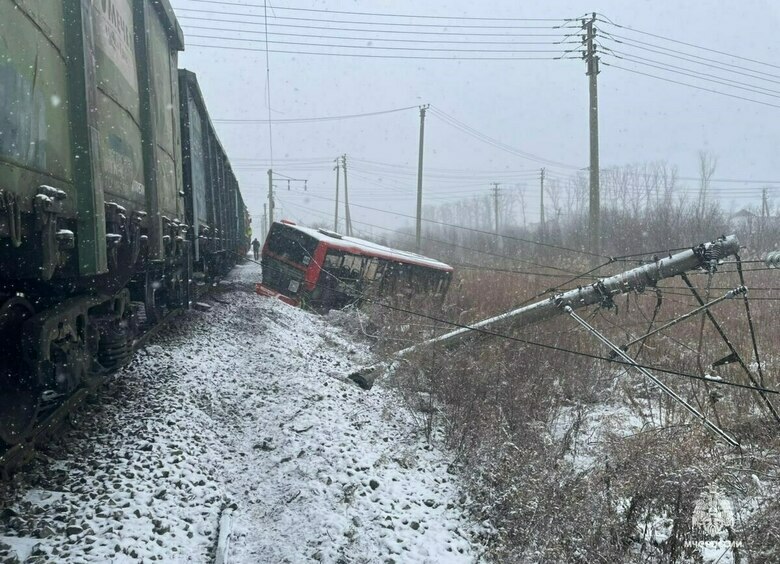 Изображение Автобус столкнулся с поездом в Хабаровске, трое человек получили травмы