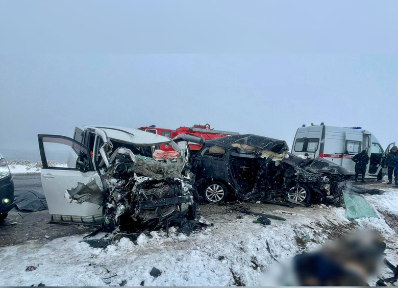 Изображение В лобовом столкновении минивэнов в Тыве погибли пять человек