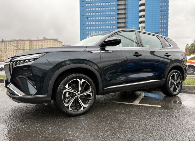 Изображение Неоклассицизм: тест-драйв кроссовера Dongfeng Huge