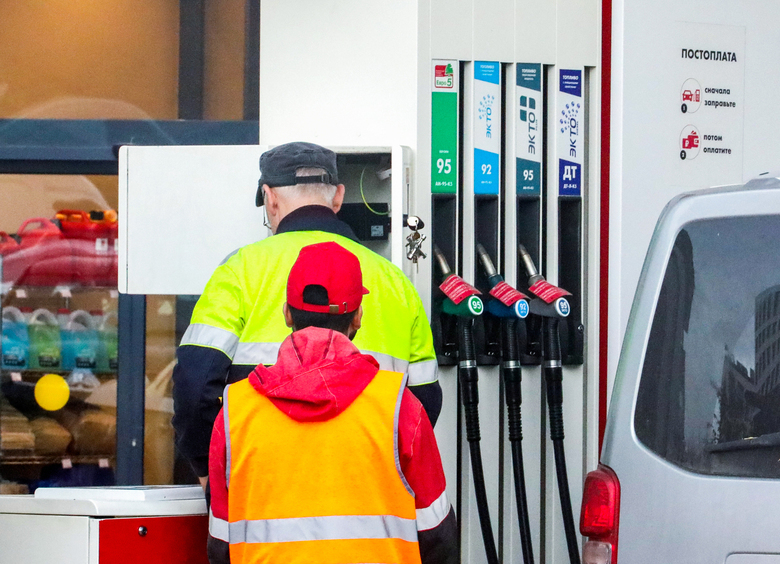 Изображение Российские автозаправки опять начали зарабатывать на бензине