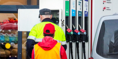 Российские автозаправки опять начали зарабатывать на бензине