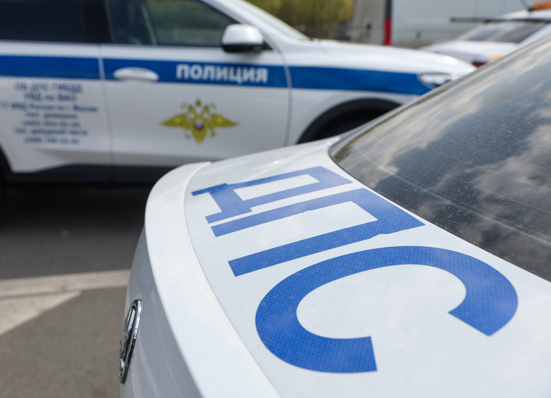 Изображение Водитель на Porsche Panamera врезался в ограждение в центре Москвы