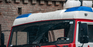 В гаражном сервисе случился пожар: 1 человек и 4 машины серьезно пострадали