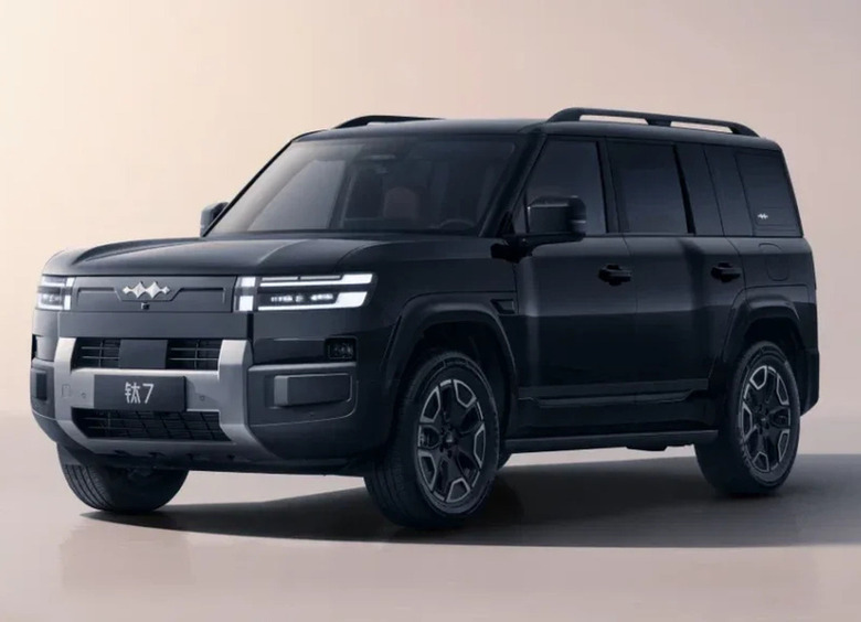 Изображение До России доехал первый гибридный кроссовер BYD