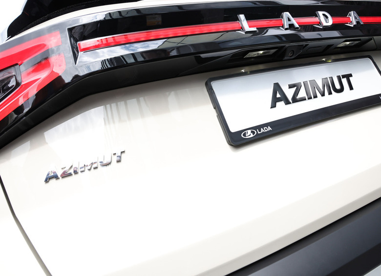 Изображение Громкие российские автопремьеры, ходовые испытания LADA Azimut и острый дефицит новых машин: итоги недели