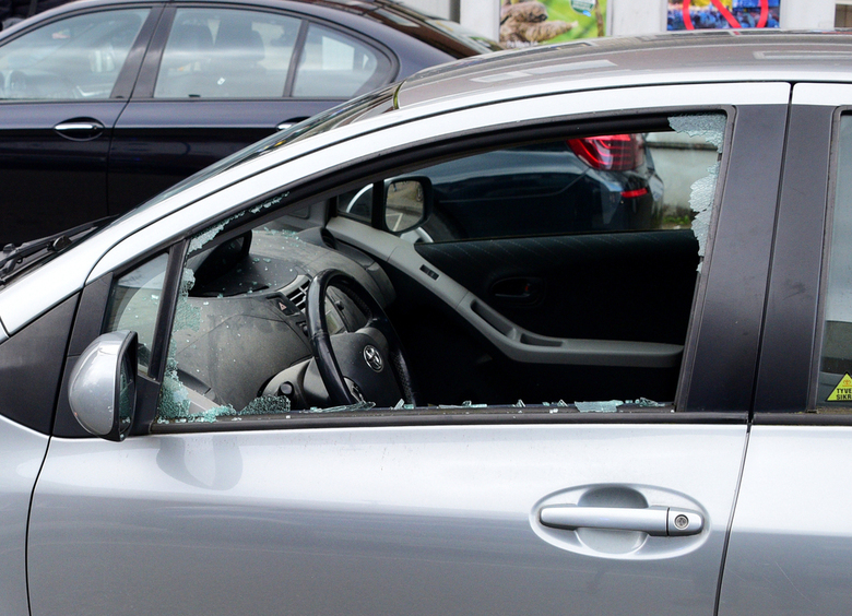 Изображение Пьяный вандал разбил автомобиль после неудачной попытки угона