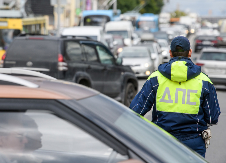 Изображение Обманул и камеру, и себя: россияне начали массово подделывать ГРЗ своих машин