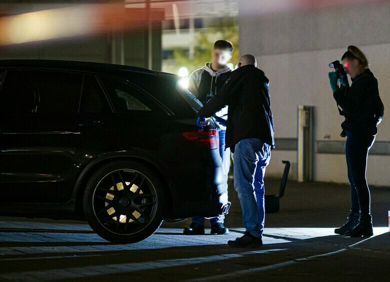 Изображение Неизвестная поливает чужие машины едким веществом в Краснодарском крае