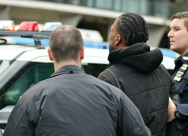 Изображение Мужчина намеренно поджег пассажирку, и теперь его обвиняют в терроризме