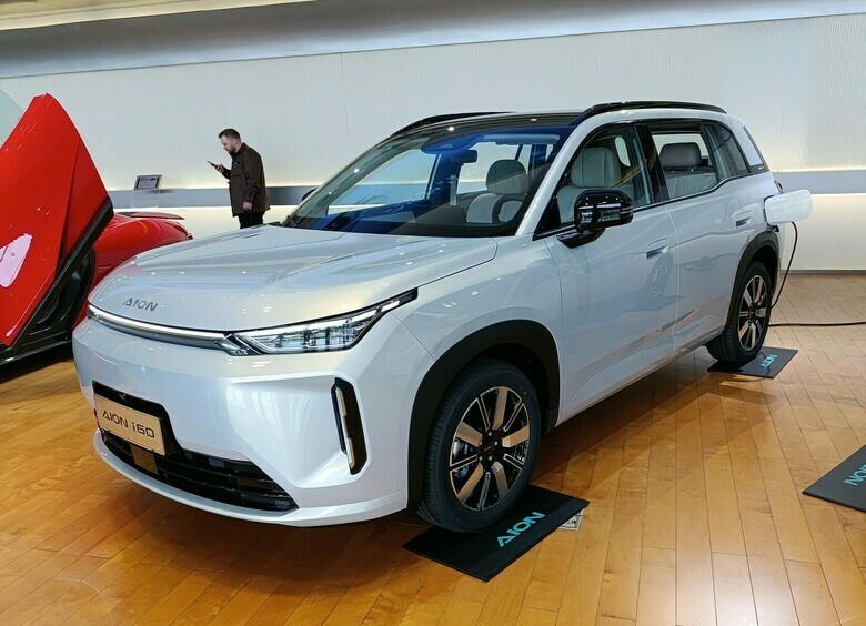 Изображение GAC презентовал в Гуанчжоу кроссовер Aion i60 и роскошный седан Hyptec A800