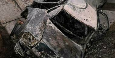 Три человека погибли в пожаре после падения автомобиля с моста