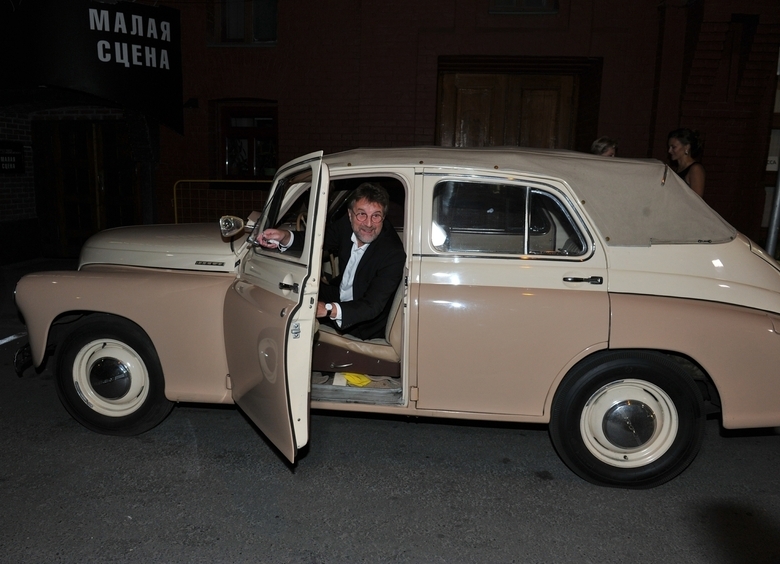 Изображение Леонид Ярмольник угодил в скандал из-за собак, которых сажает за руль автомобиля