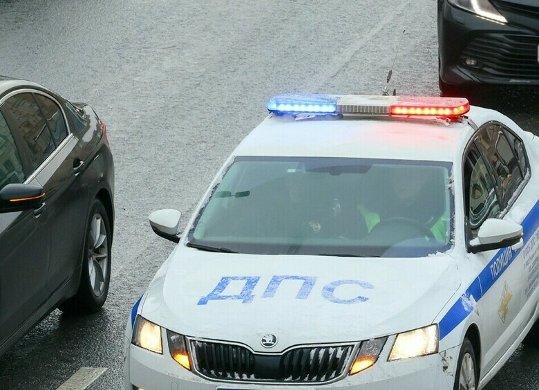 Изображение Автомобиль самостоятельно пришел в движение и улетел в реку в Кузбассе