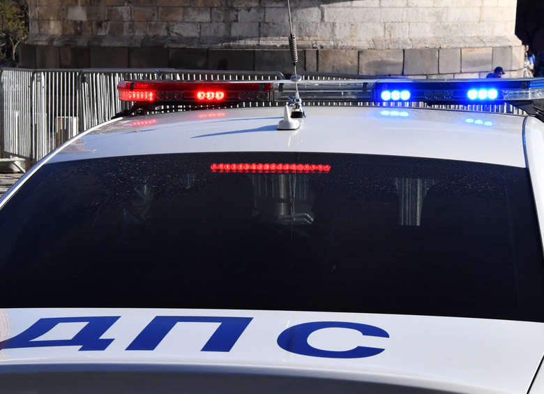 Изображение Грузовик сбил двоих человек на пешеходном переходе в Челябинске