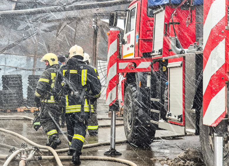 Изображение Девушка из Екатеринбурга подожгла кроссовер соседа по указке мошенников