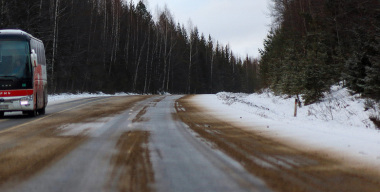 Водитель автобуса в Новокузнецке спасла замерзающего ребенка