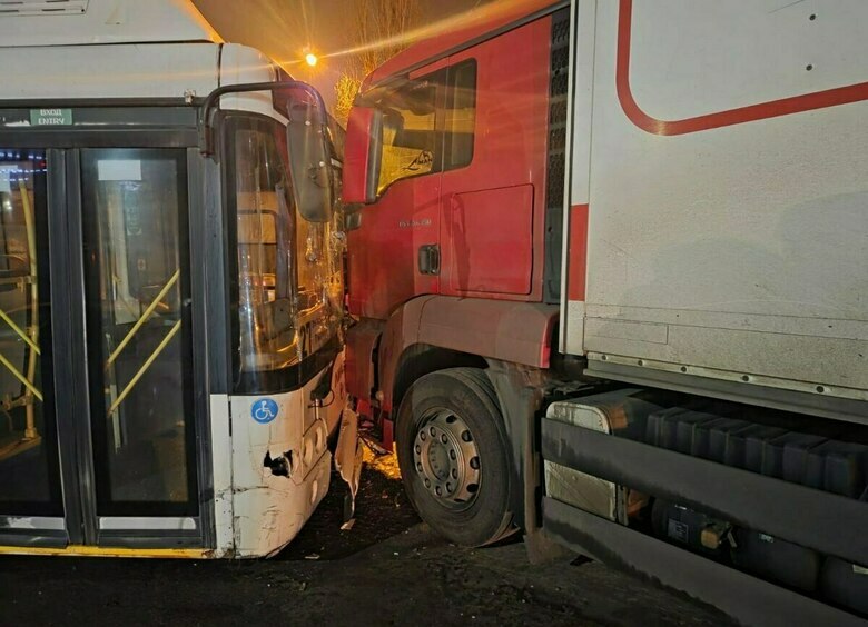 Изображение Водитель маршрутного автобуса протаранил семь автомобилей в Воронеже