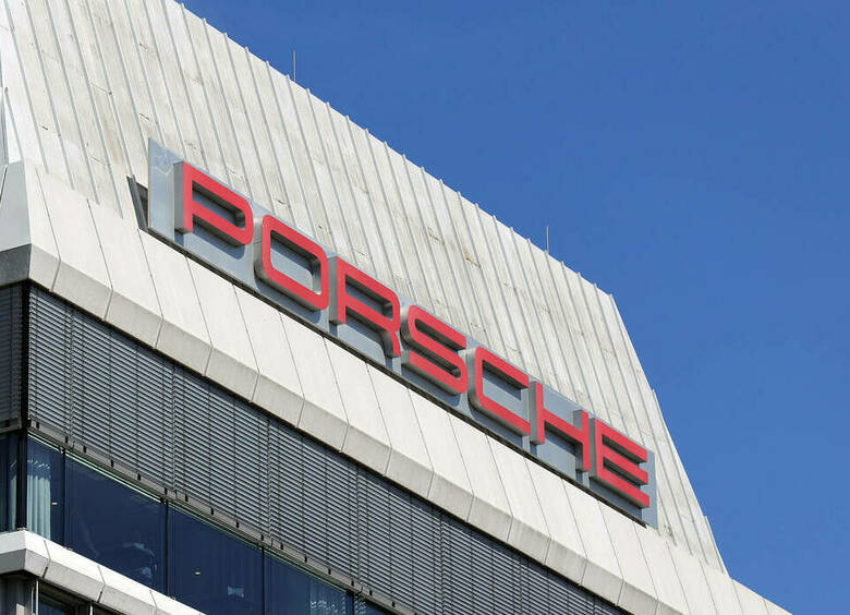 Массовый технический сбой обездвижил сотни Porsche в России