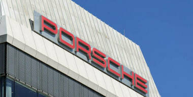 Массовый технический сбой обездвижил сотни Porsche в России