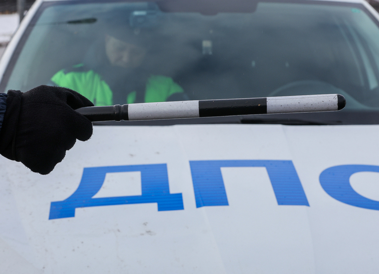 Изображение Водитель перепутал педали и врезался в забор школы в Новосибирске