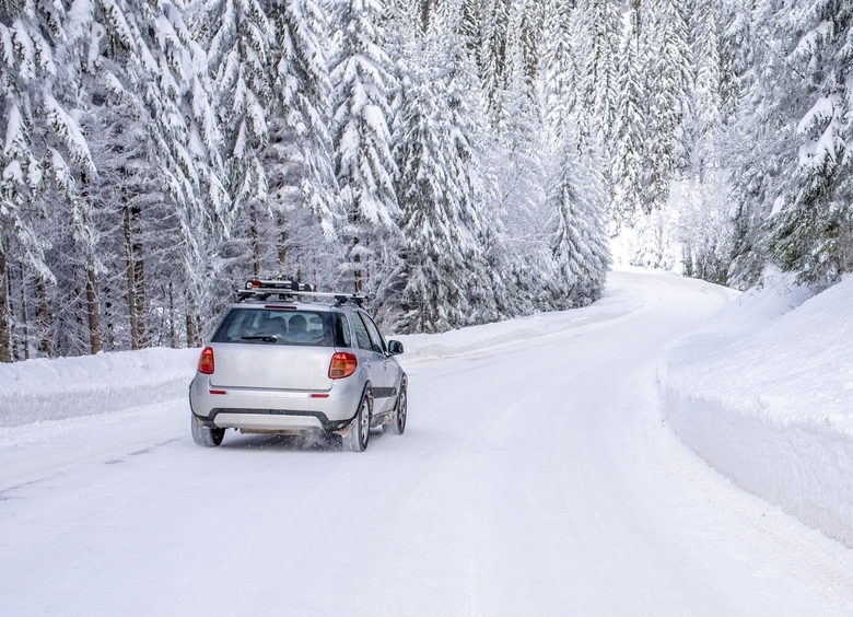 Изображение Эксперты напомнили, что делать, если выровнять авто в ледяном заносе не удалось