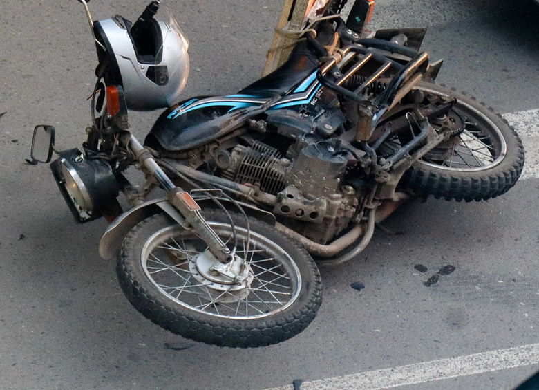 Изображение Лихач-подросток на питбайке серьезно пострадал в ночном ДТП в Подмосковье