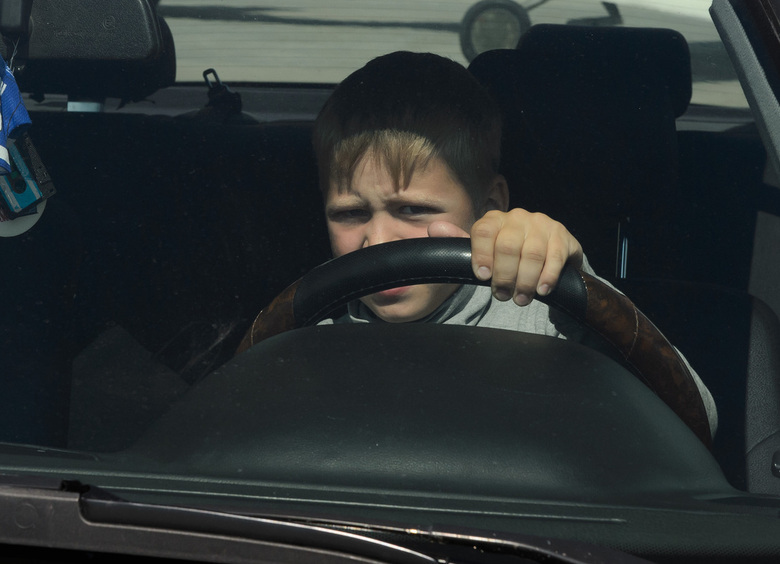 Изображение 12-летний ребенок на машине матери врезался в столб в Бурятии